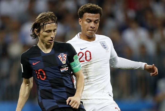 2018 러시아 월드컵 결승전에 진출한 크로아티아가 4강전에서 잉글랜드랑 맞붙는 모습. 두 팀 모두 나이키의 유니폼을 입었다. AP/뉴시스
