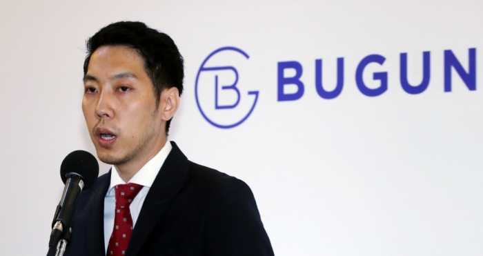 '임블리'의 모회사인 부건에프엔씨 박준성 대표가 20일 기자간담회에서 화장품·호박즙 제품 안전성과 향후 대책에 대한 공식입장을 밝히고 있다.