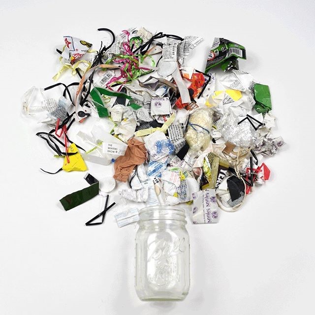 ’제로 웨이스트(Zero Waste)’를 실천하는 로렌 싱어가 3년간 만든 쓰레기. 로렌 싱어 인스타그램.