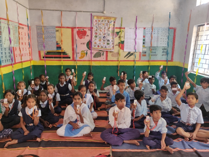 태그하이브는 최근 인도 공립학교 2000여 곳에 스마트 교실 제품 '클래스 사티'를 공급했다. 태그하이브 제공